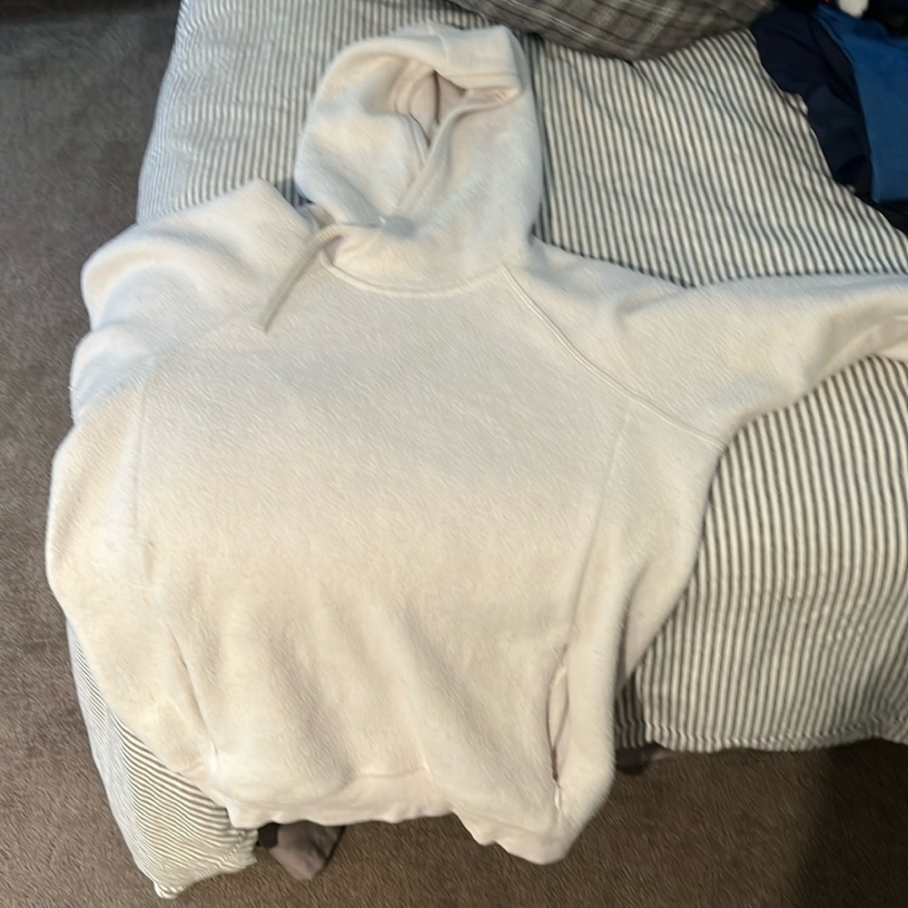 alo cream color sweatshirt hoodie